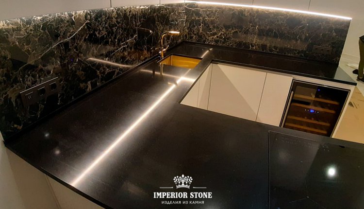 Коричневая столешница из камня TechniStone Athos Brown Noble Collection - фото