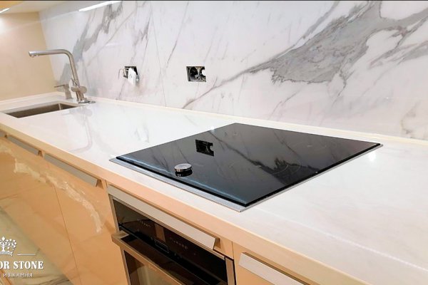 Белая кухонная столешница из акрилового камня LG Hi-Macs S302 Opal - фото