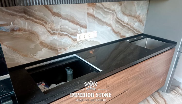 Кухонная столешница из искусственного камня Аварус Черное Море R510 - фото