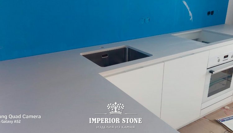 Белая каменная столешница на кухню IDS Stone Super White 1000 - фото