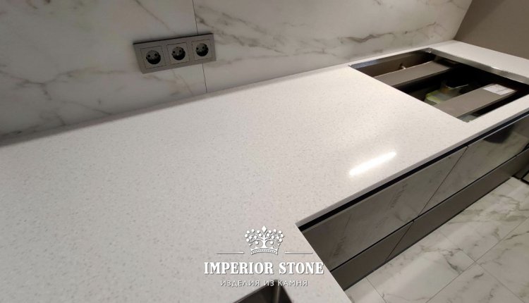 Белая акриловая столешница на кухню Grandex J-504 Cut Diamond - фото