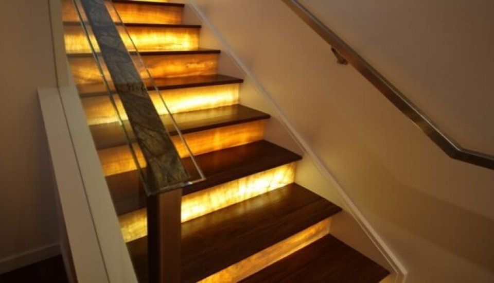 Дизайнерские светильники для лестницы